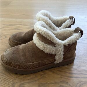 UGG classic ultra mini Kids Brown Boots with Cream Fur (used)